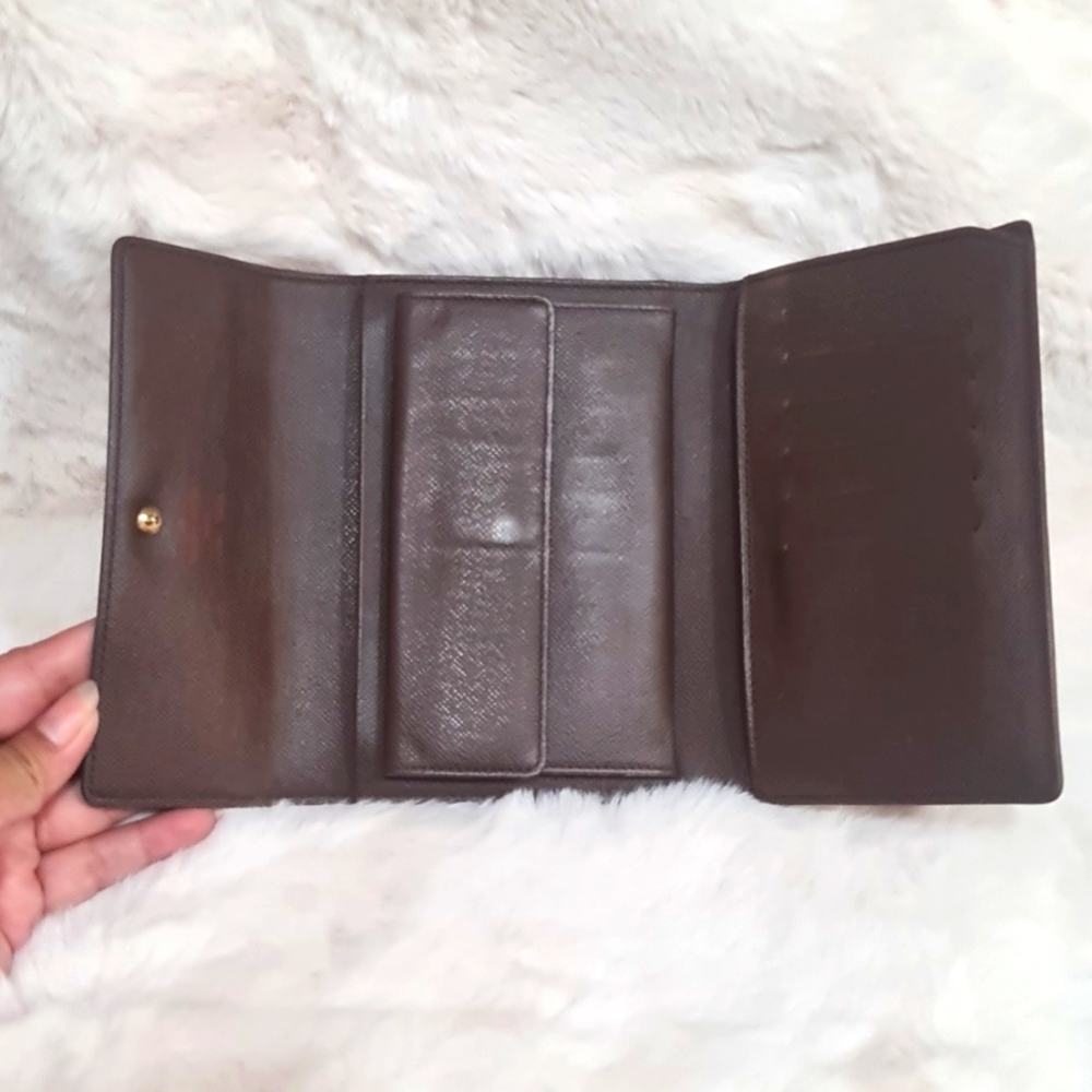 EUC Auth LV Damier Trifold wallet with insert. - Picture 4 of 15
